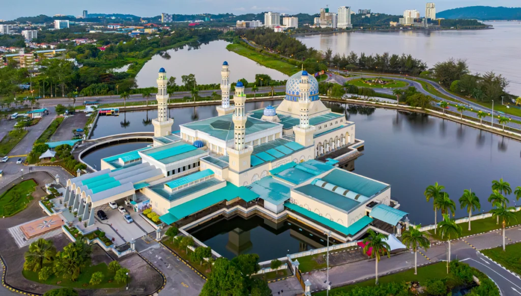 Top 10 Must-Visit Attractions in Kota Kinabalu- the floating mosque in Kota Kinabalu