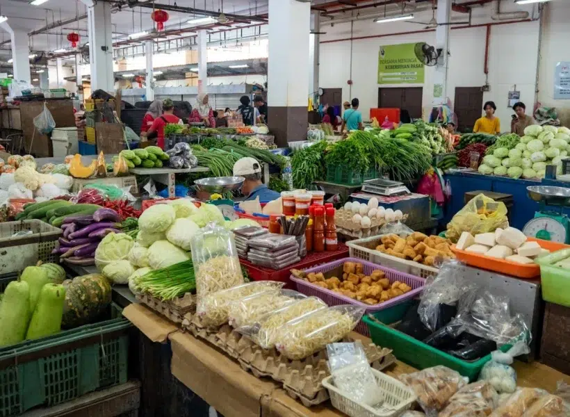 sandakan-central-market-filled-with-fresh-produce-by-locals